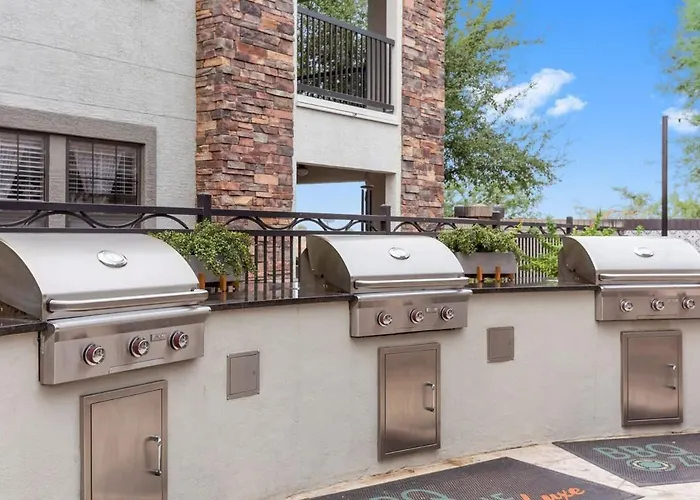 Cozysuites By The Stadium With Pool 24