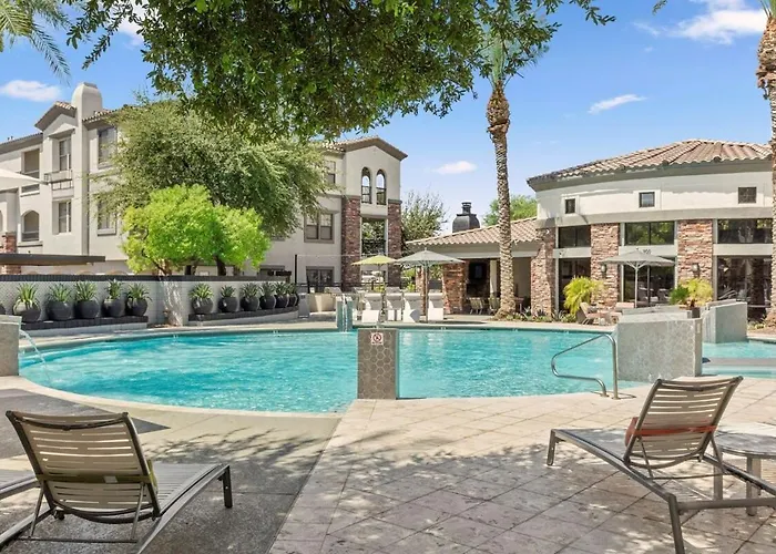 Cozysuites By The Stadium With Pool 24 Apartment
