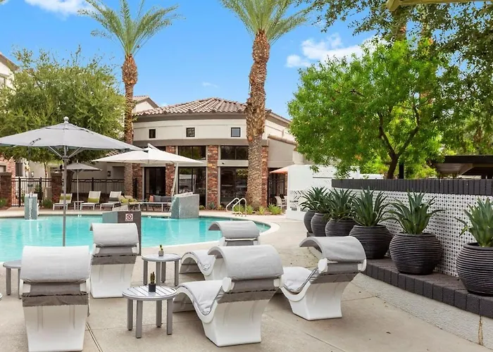 Cozysuites By The Stadium With Pool 24 Apartment *