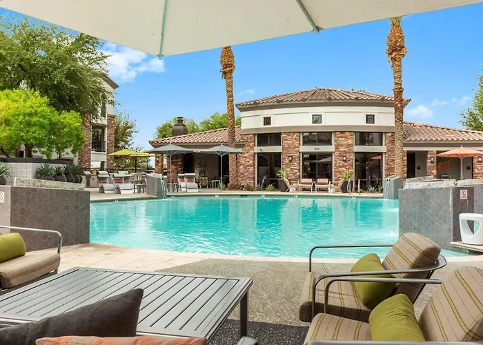 Cozysuites By The Stadium With Pool 24 Glendale