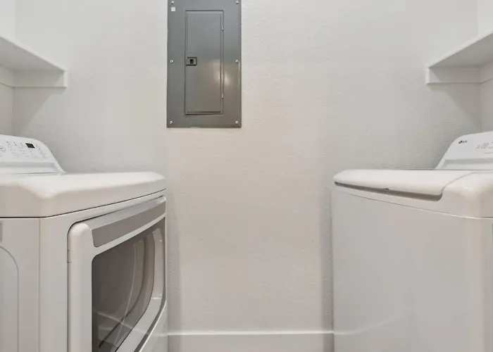 Apartment Cozysuites By The Stadium With Pool 24 *