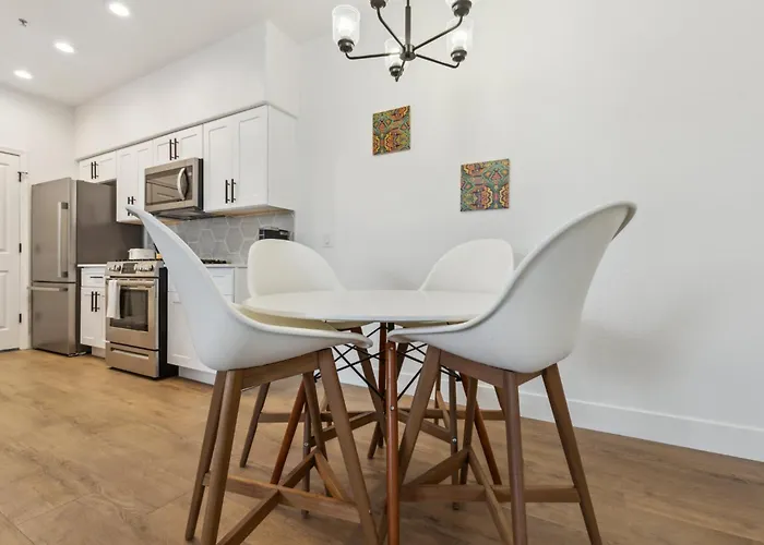 Cozysuites By The Stadium With Pool 24 Apartment