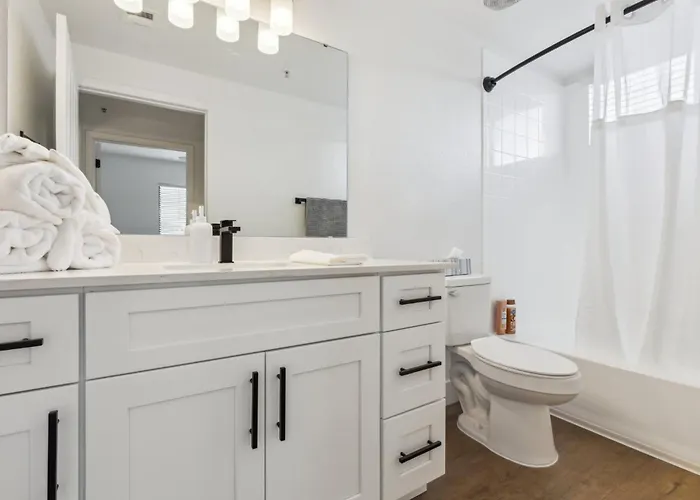 Cozysuites By The Stadium With Pool 24 * Glendale