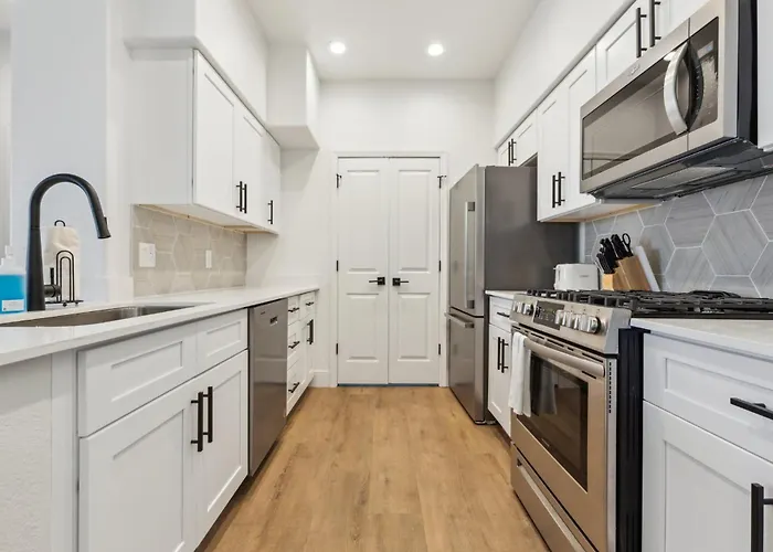 Cozysuites By The Stadium With Pool 24